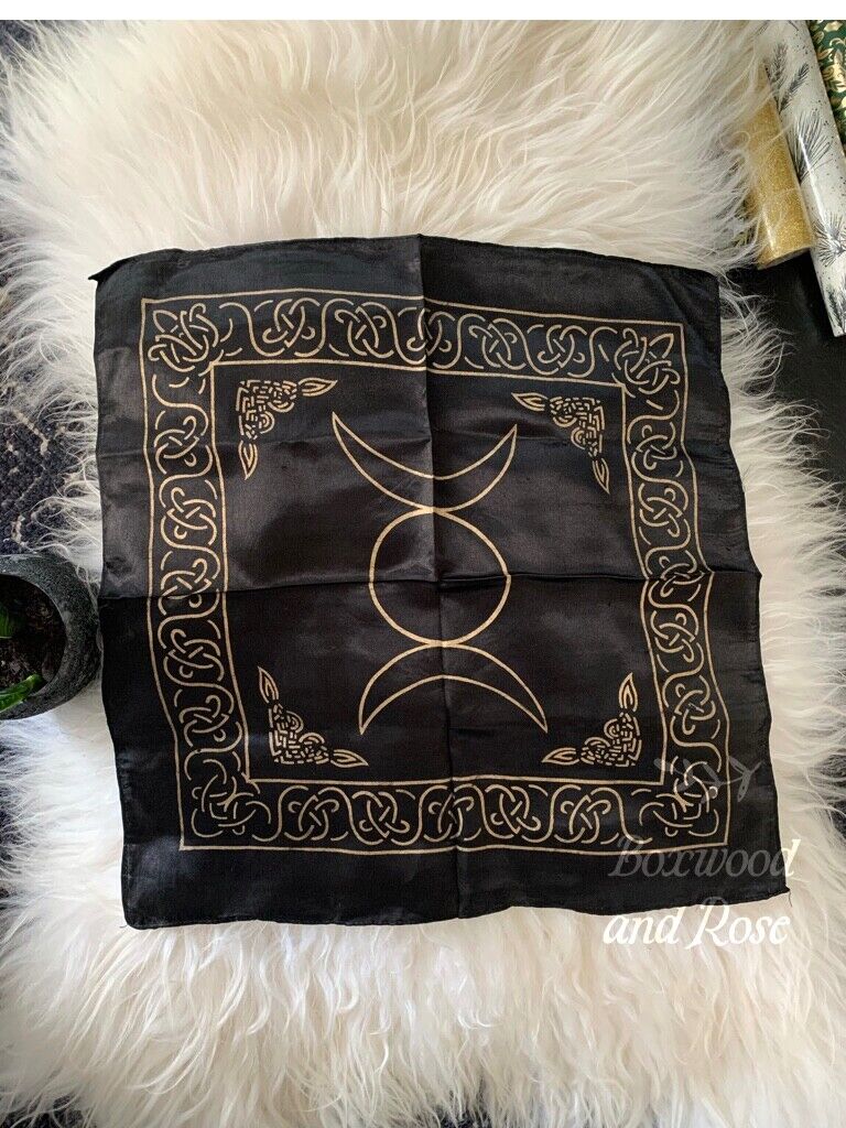 Triple Moon Altar Cloth - Witchcraft - Tarot Spread Top Cloth Wiccan - Altar