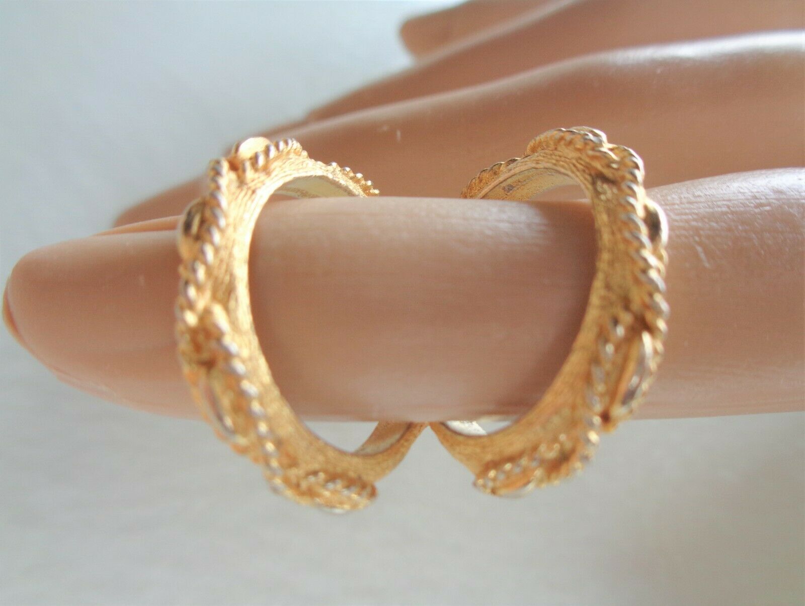Vintage, Gold Tone, Detailed, Arthritis Splint Ring, Size 7.
