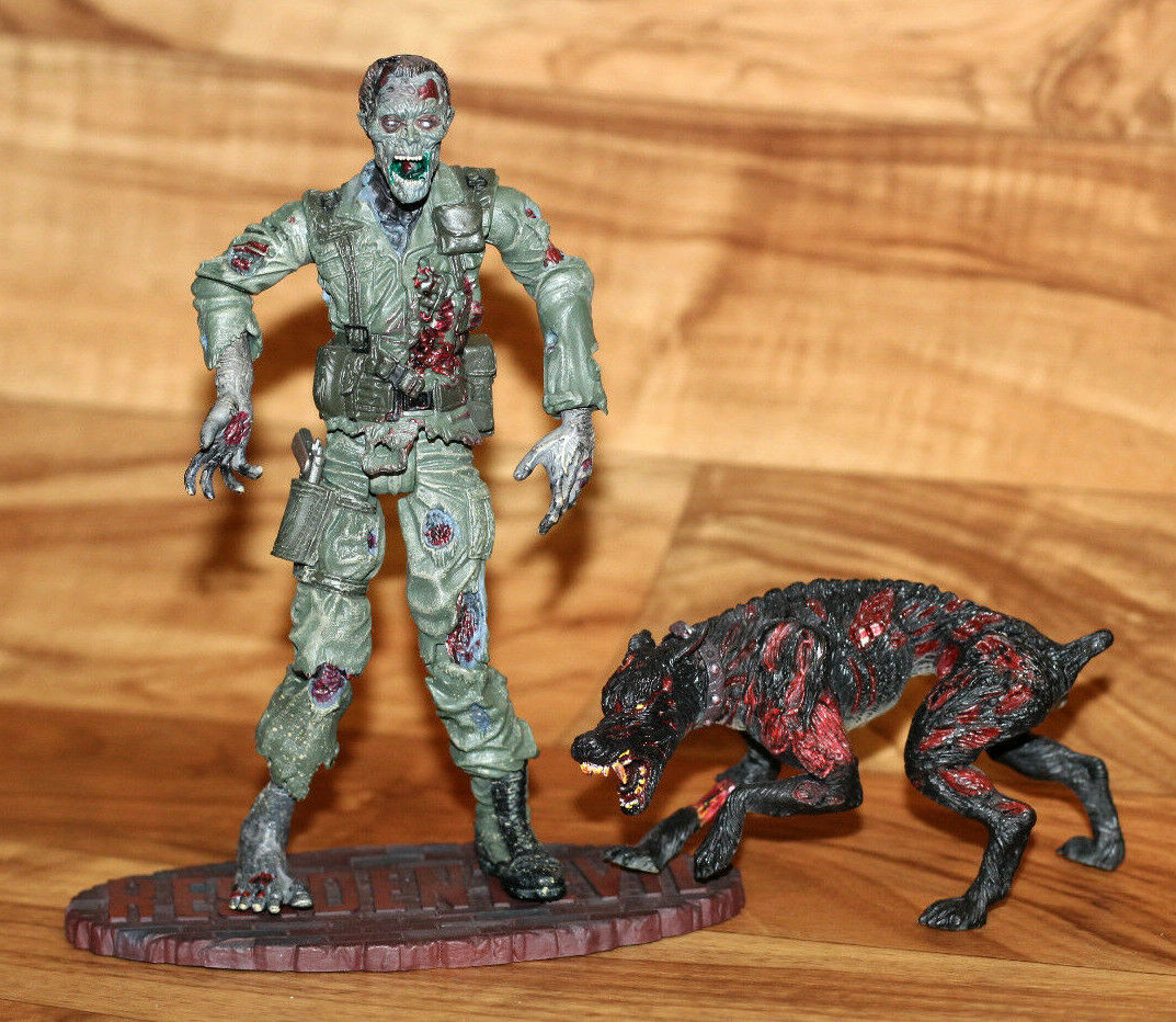 Resident Evil Code Veronica Zombie Soldier Cerberus Dog Action Figure Palisades