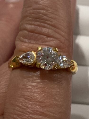 Pretty Three Stone  Ring Size 11 Shiny Stones Estate Jewelry